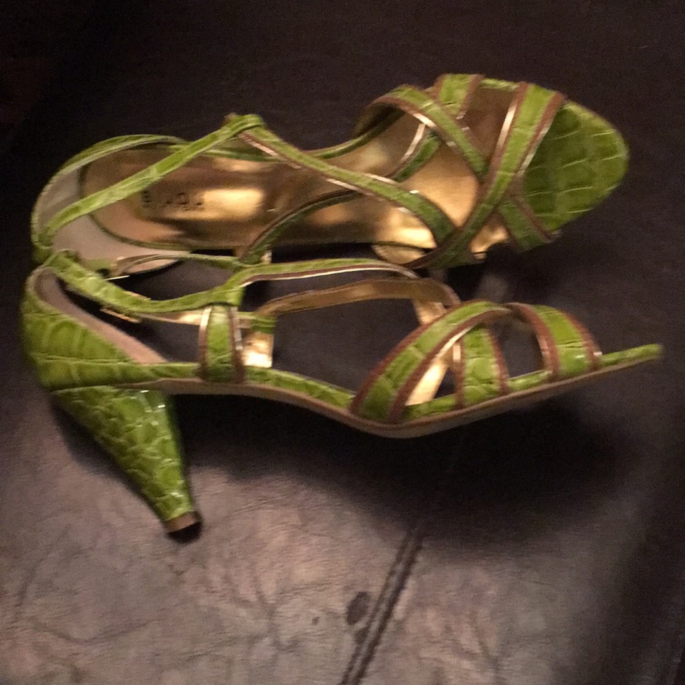 Shoes - Picture 4 of 4